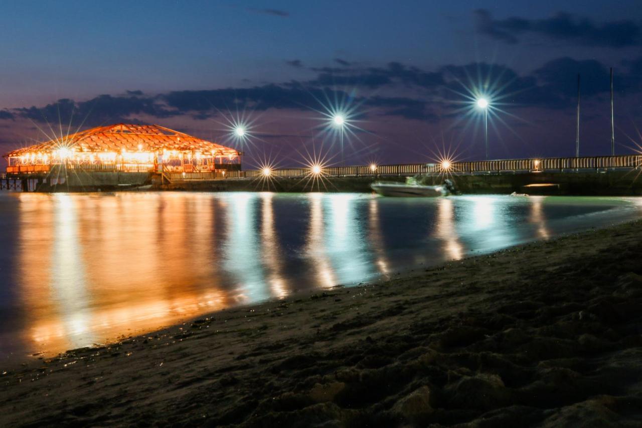Klajdi Resort & Spa Голем Екстер'єр фото The port of Koper at night